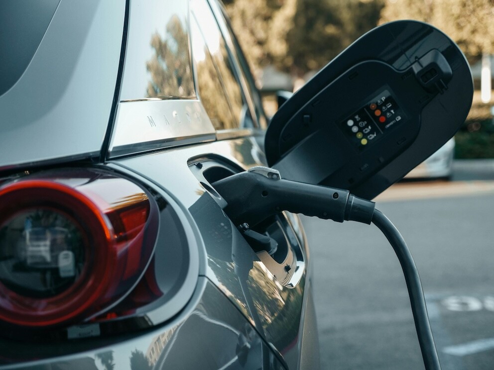 Iedzīvotāji var sākt pieteikties valsts atbalstam elektroauto iegādei