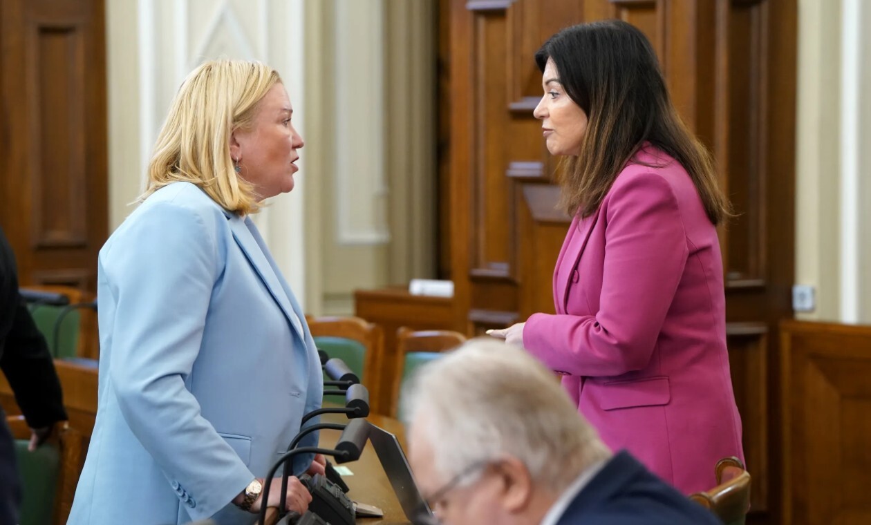Jaunā opozīcija Saeimas debatēs par Kulberga valdības apstiprināšanu kritizē JV
