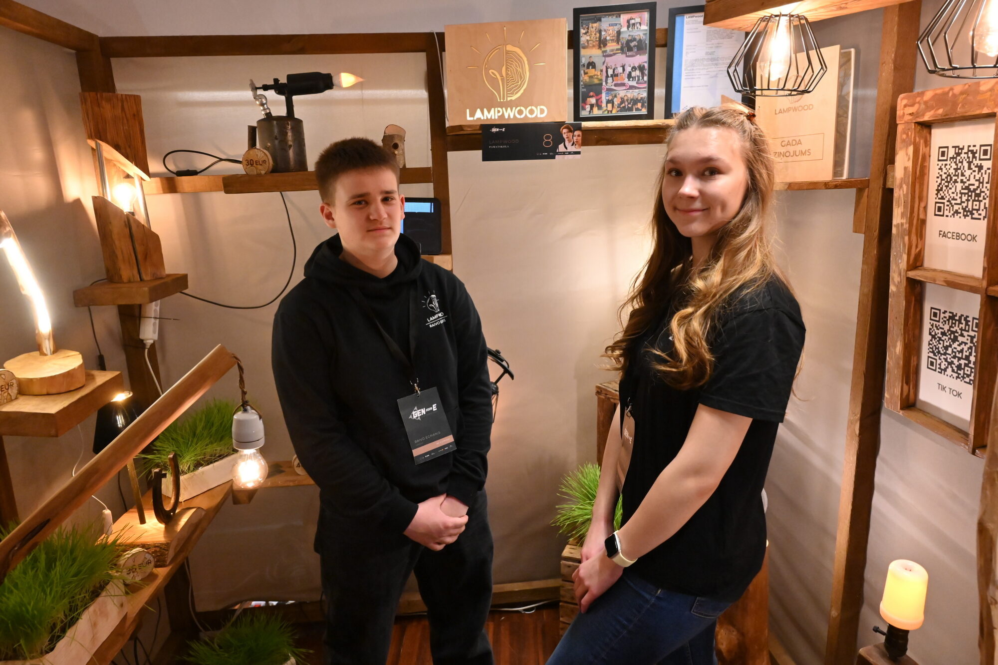 Foto: Jaunie uzņēmēji Liepājā – skolēnu radītās idejas jau sāk pārtapt produktos