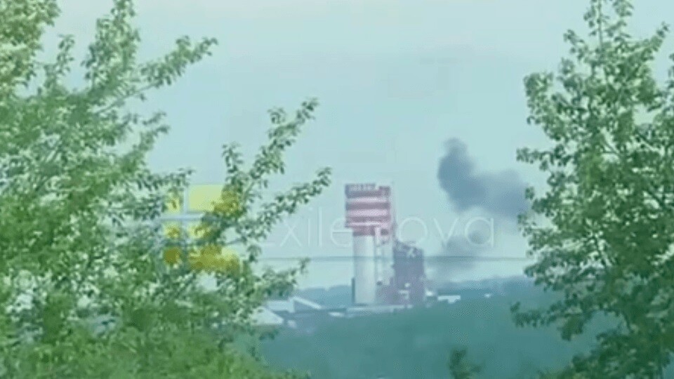 Video: Ukrainas droni veikuši triecienu ķīmiskajai rūpnīcai Permas apgabalā