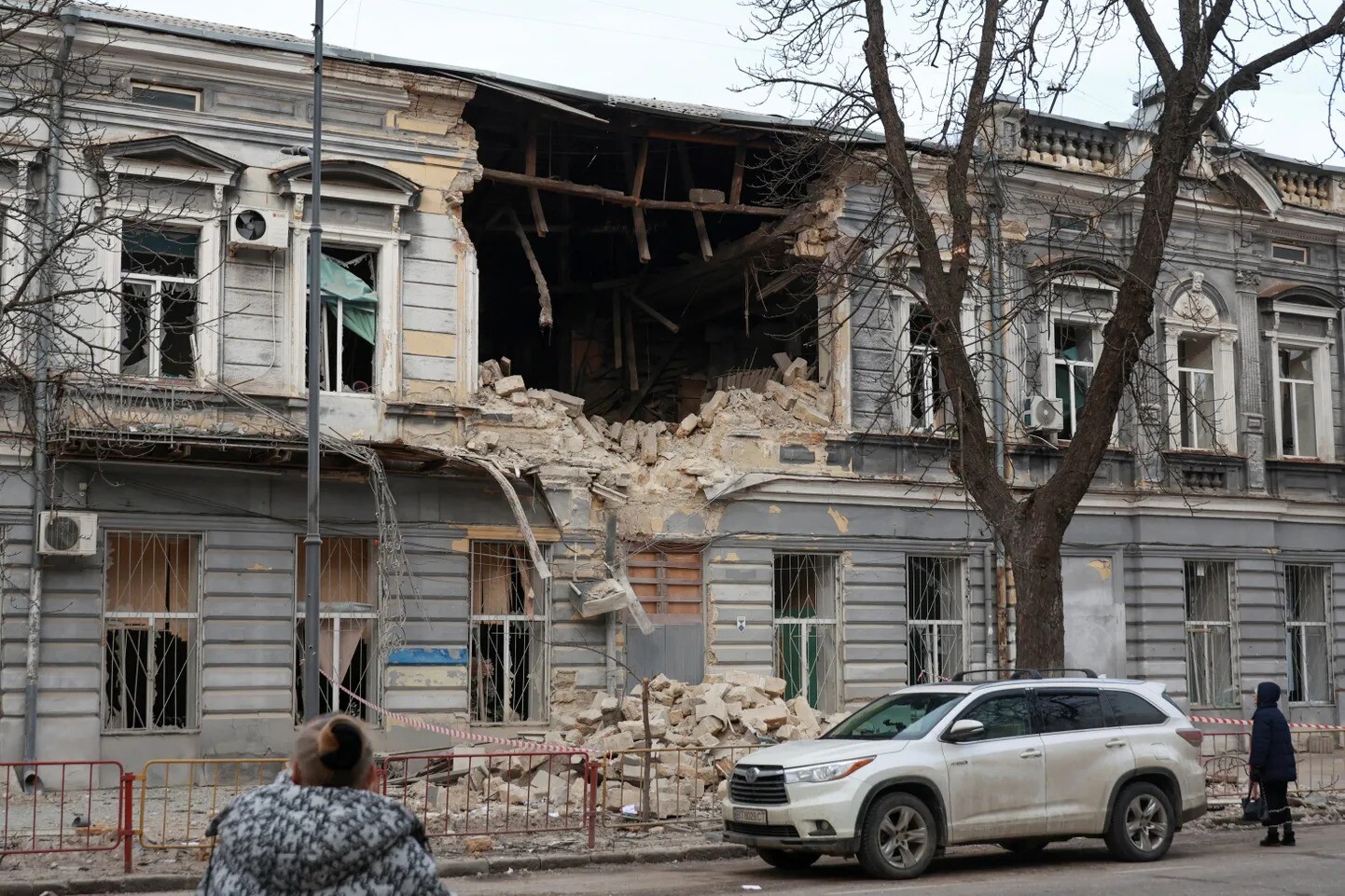 Krievija uzbrukusi Ukrainai ar raķeti un 268 droniem