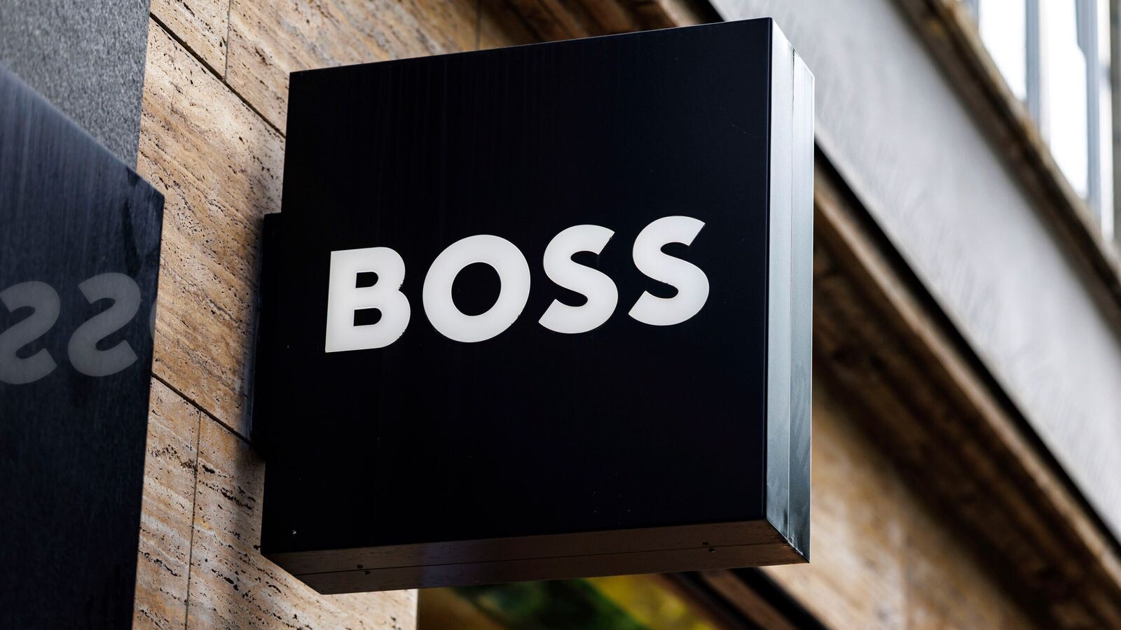 “Frasers Group” piedāvā par teju diviem miljardiem eiro pārņemt “Hugo Boss”