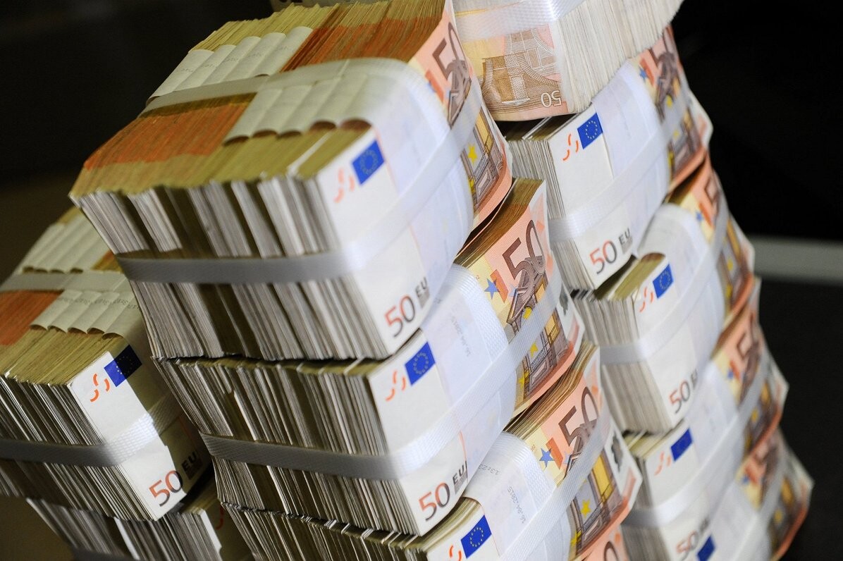 Latvijas banku peļņa pirmajā ceturksnī sarukusi līdz 100,235 miljoniem eiro