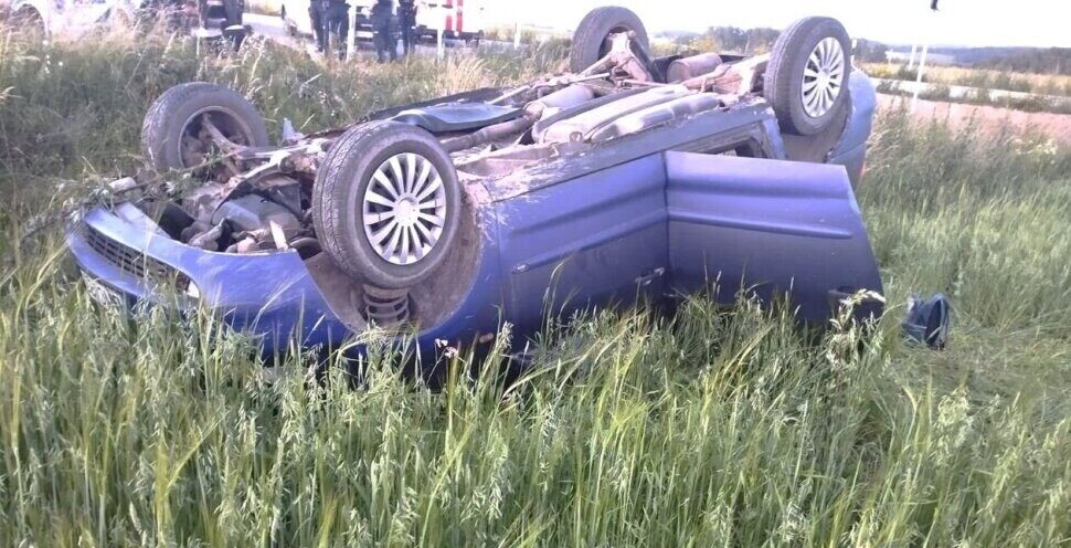 Lietuvā, bēgot no policijas, avarē automašīna ar desmit nelegāliem migrantiem