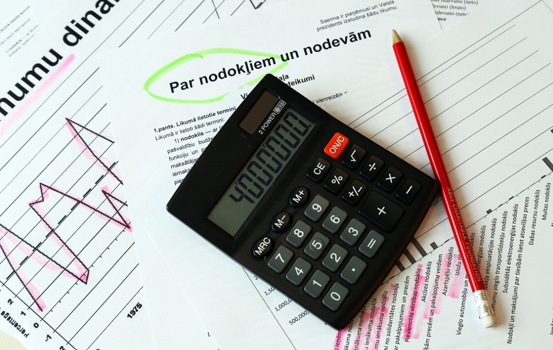Kopējie nodokļu parādi Latvijā jūnija sākumā sarukuši līdz 814,278 miljoniem eiro