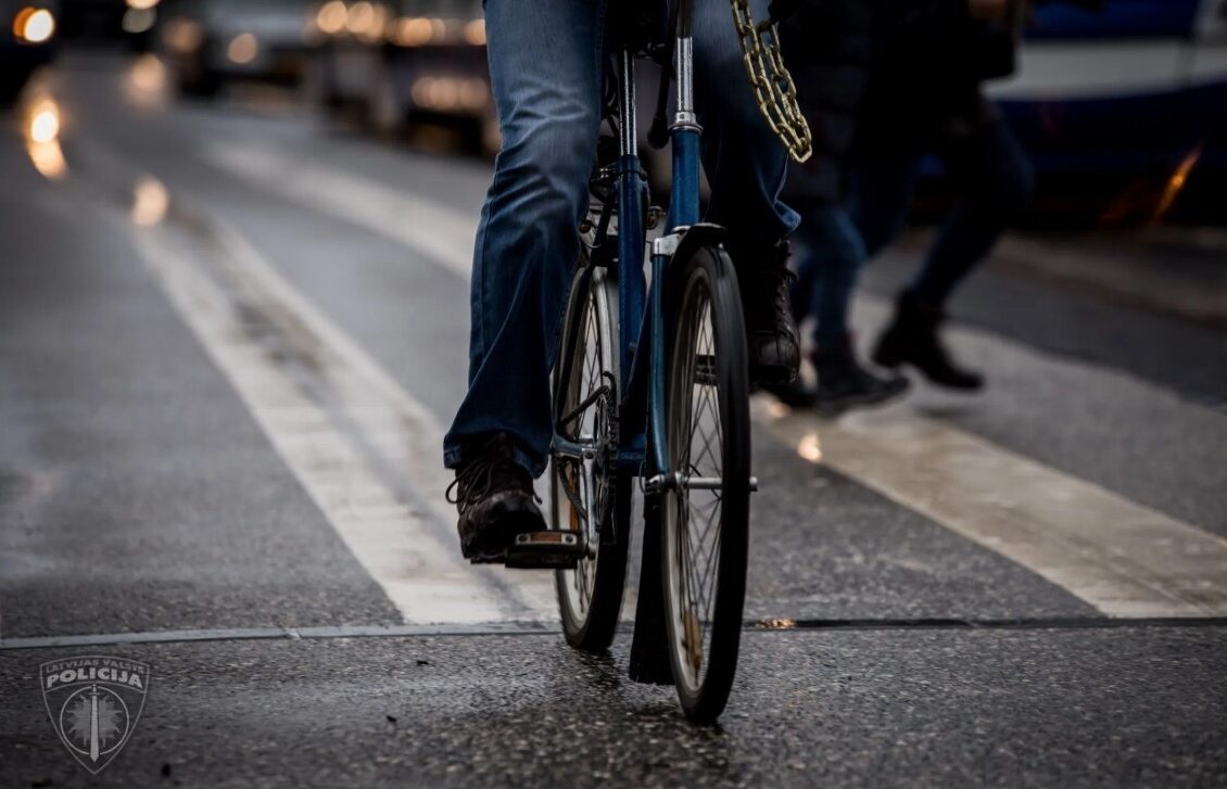 Jūrmalas ielā uzbrauc velosipēdistam