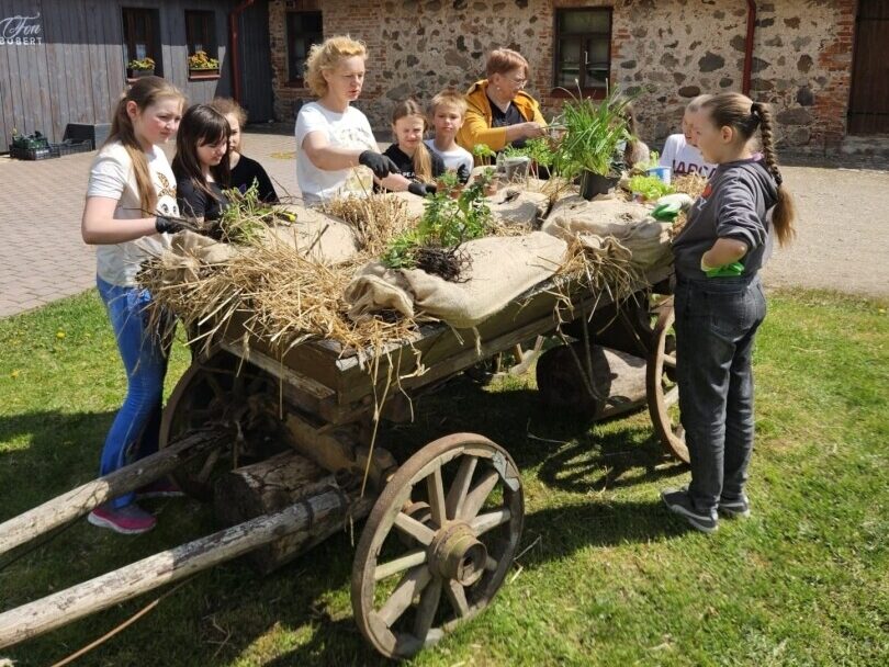 Latgale: Grāfa Plātera pils parks smaržos pēc garšaugiem