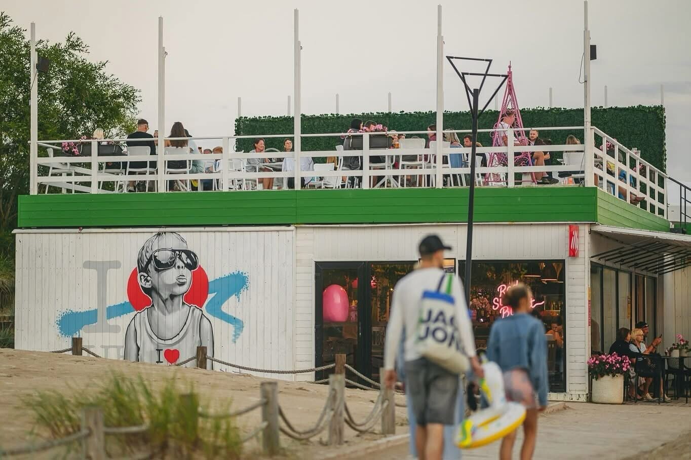 “Red Sun Buffet” aicina uz koncertiem ik vakaru