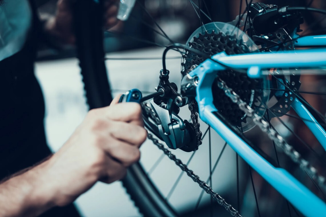Liepājā no kāpņutelpām pazūd dārgi velosipēdi