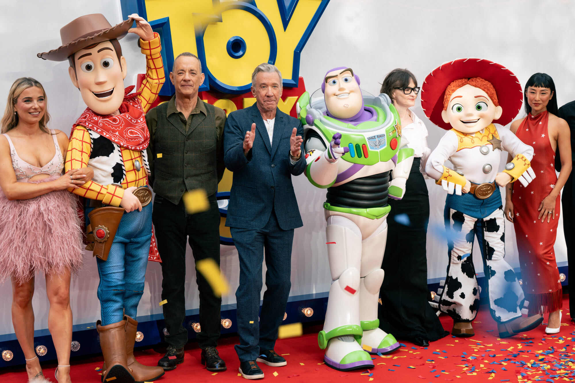 No rotaļlietām līdz planšetei: “Toy Story 5” brīdina par bērnu atkarību no ekrāniem