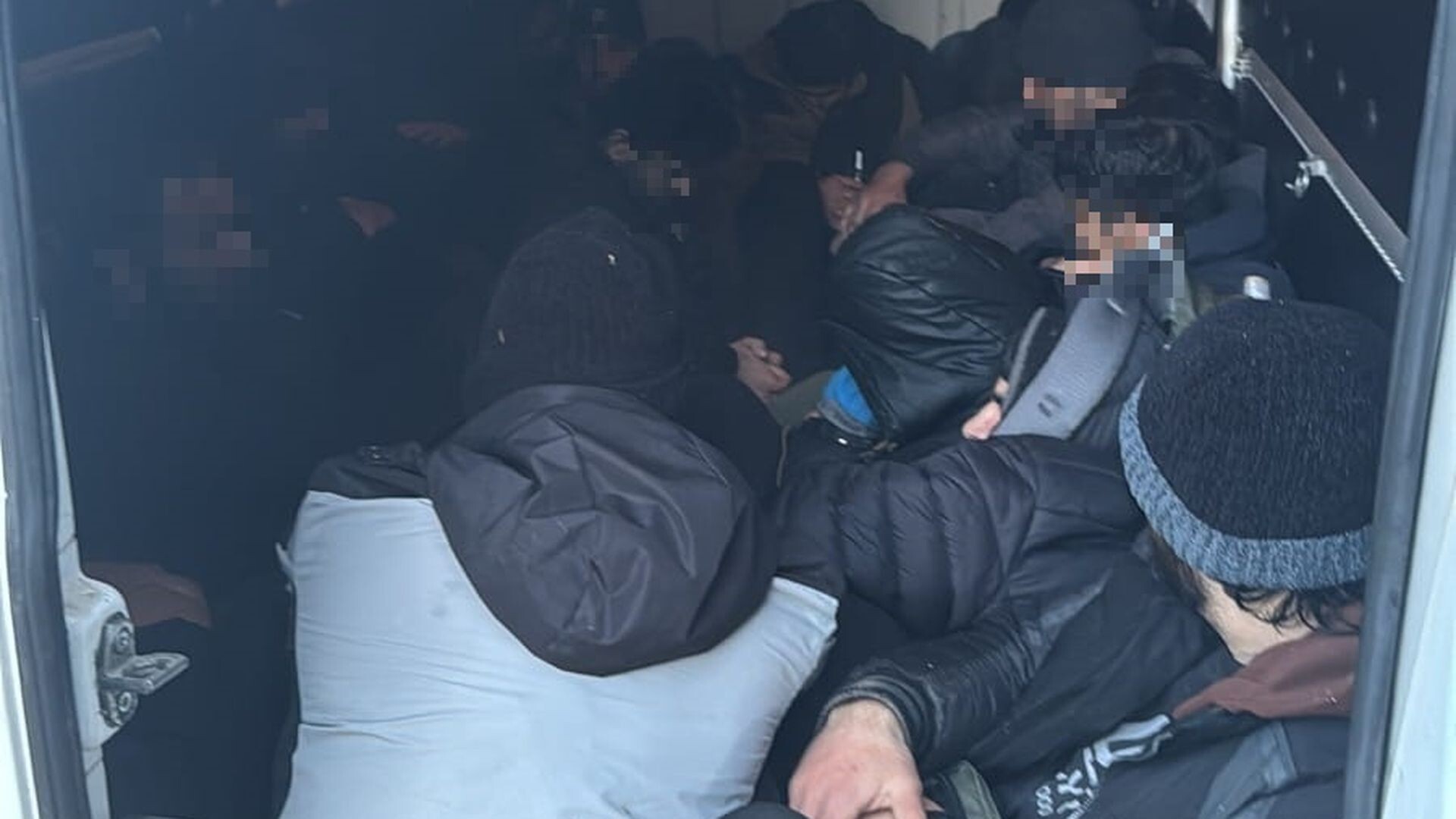 Svētku brīvdienās Augšdaugavas novadā un Daugavpilī aizturēti deviņi nelegālo migrantu pārvadātāji