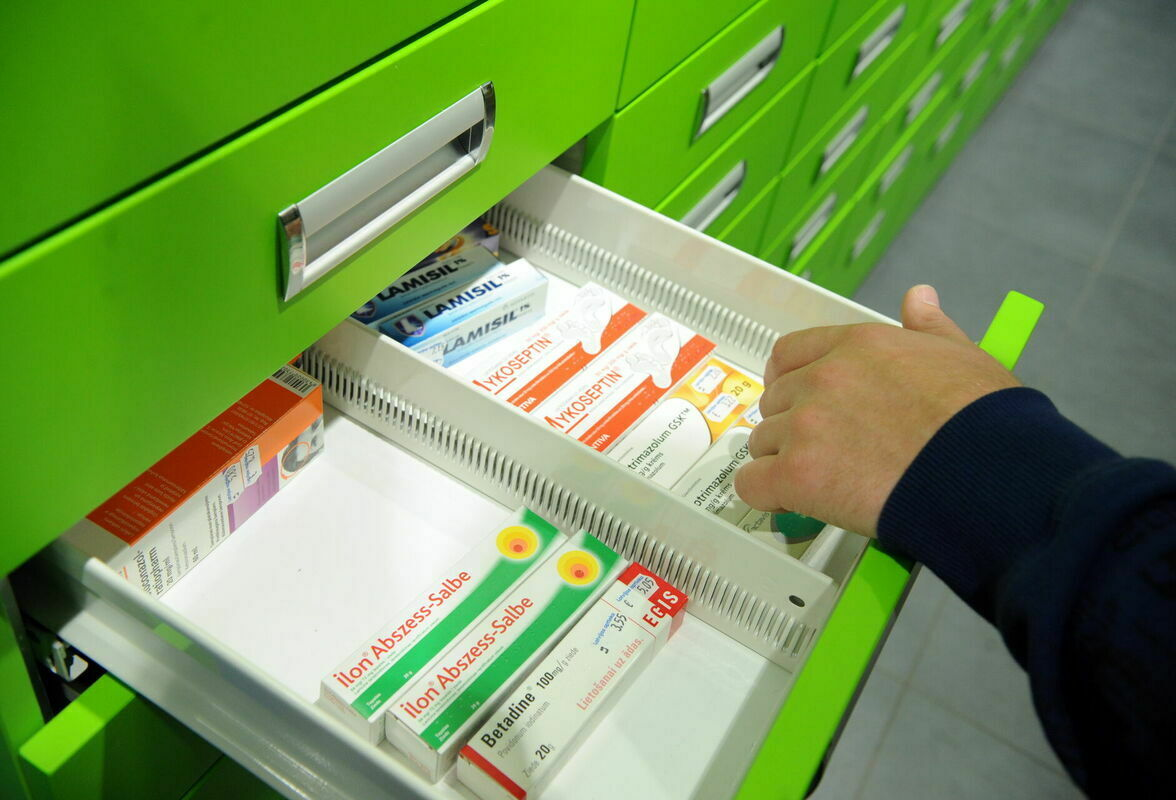 No jūlija valsts segs farmaceita pakalpojuma maksu daļai lētāko recepšu zāļu