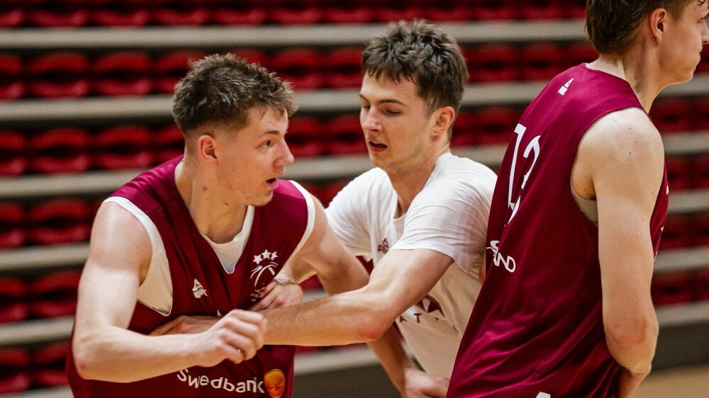 Latvijas U-20 basketbolisti pārbaudes spēlē pārspēj ukraiņus