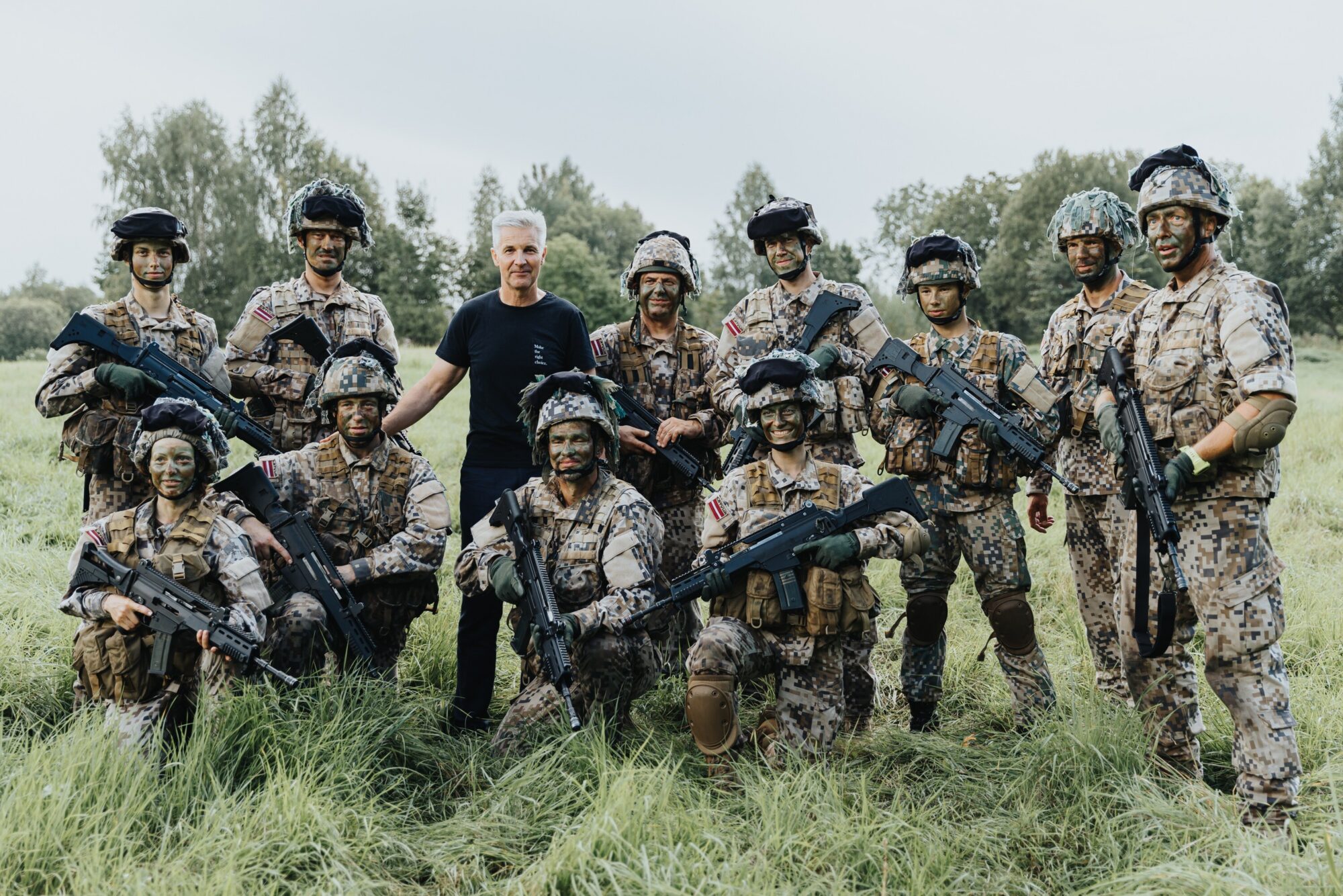 Pieņem noteikumus par profesionālās kvalifikācijas eksāmenu saturu un norises kārtību militāro kadetu skolās