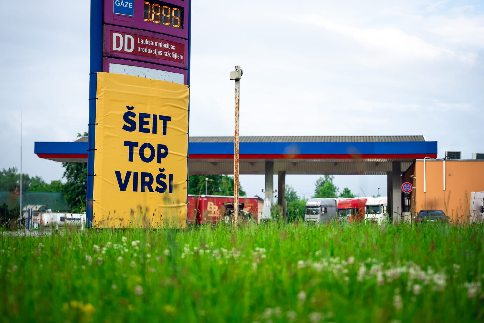 “Virši” pārņēmusi pirmās astoņas “Astarte” degvielas uzpildes stacijas
