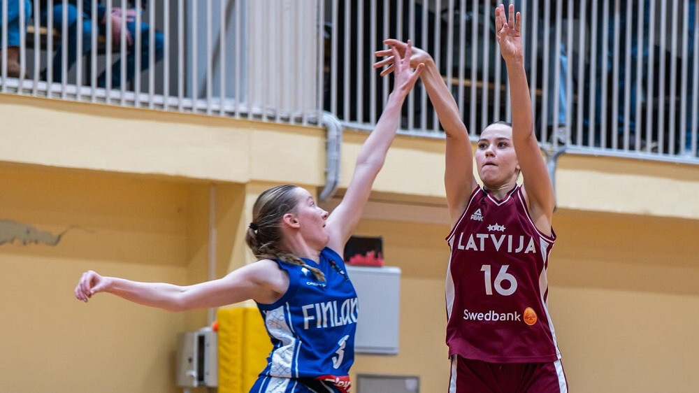Latvijas U-20 izlases basketbolistes pārbaudes spēlē zaudē Spānijai