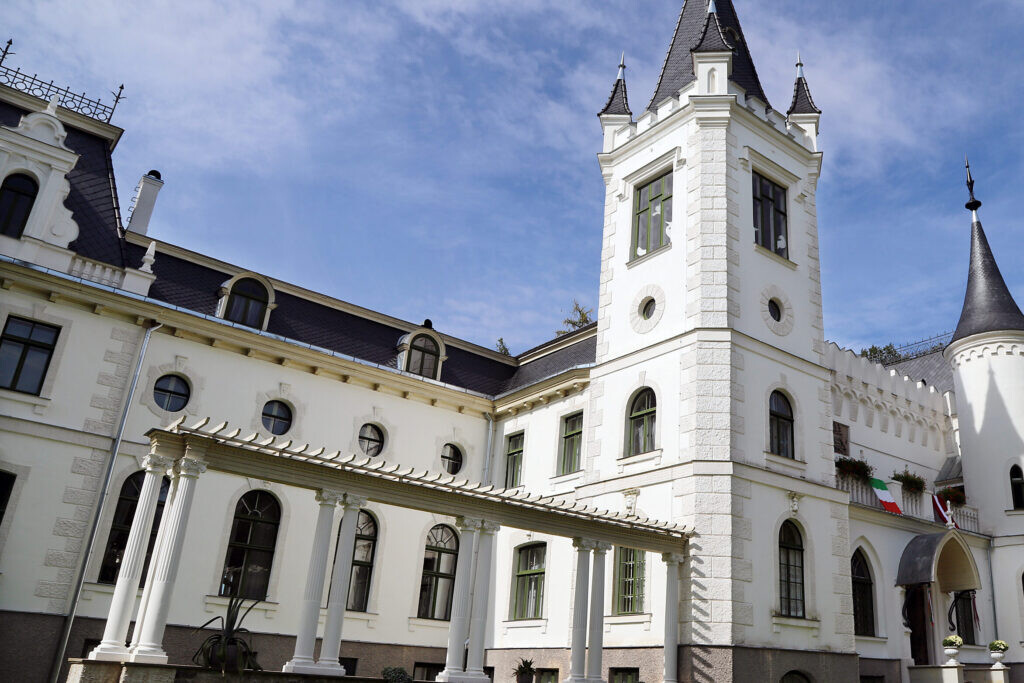 Vidzeme: Stāmerienas pilī godina kāzu jubilāru pārus
