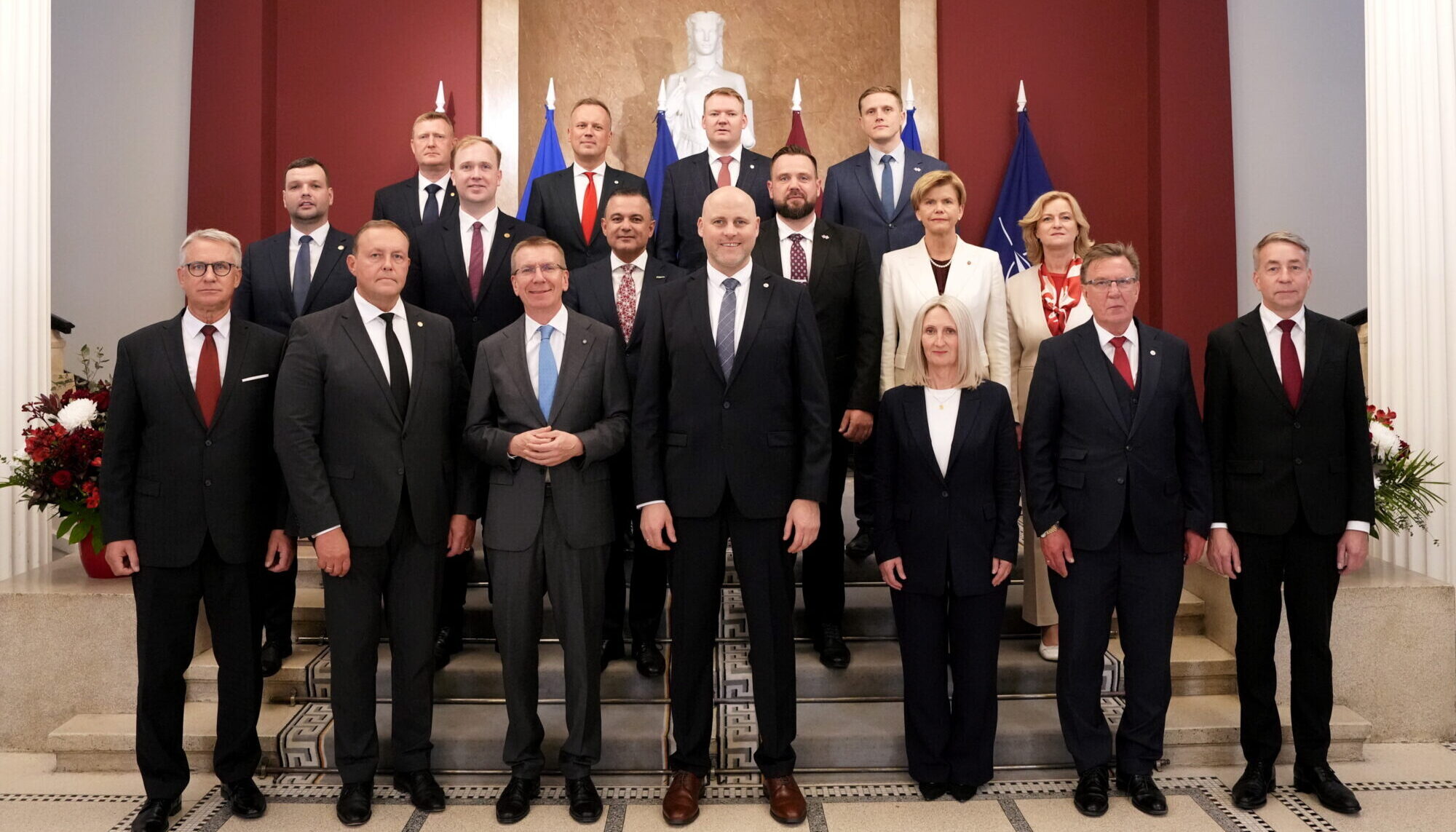Nedēļas politikas apskats: Izaicinājumi un drošības riski