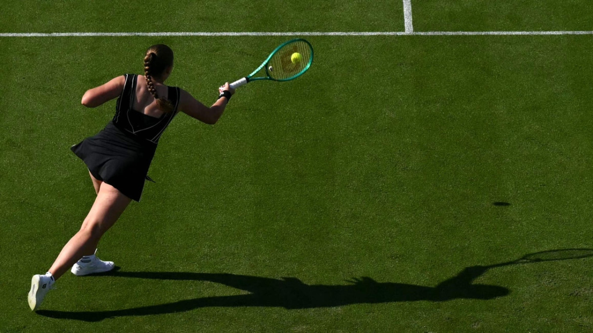 Ostapenko Īstbornas “WTA 250” turnīra otrajā kārtā tiksies ar Ungārijas tenisisti Udvardi