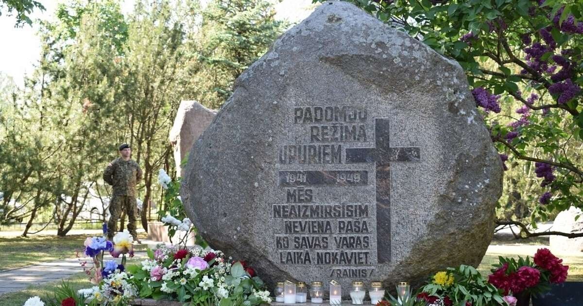 Kurzemē pašvaldības aicina iedzīvotājus komunistiskā genocīda upuru piemiņas vietās nolikt ziedus