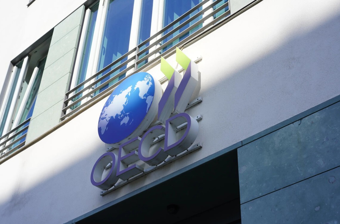 OECD Latvijai šogad prognozē otru straujāko ekonomikas izaugsmi starp Baltijas valstīm