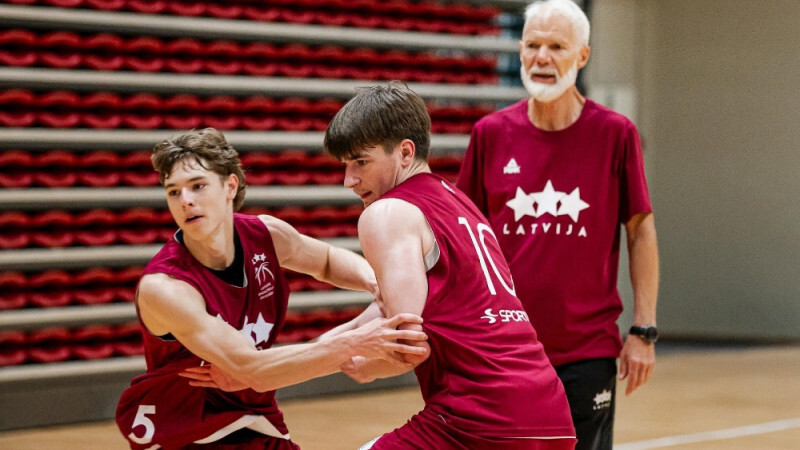 Latvijas U-20 basketbolisti pārbaudes spēlē zaudē lietuviešiem