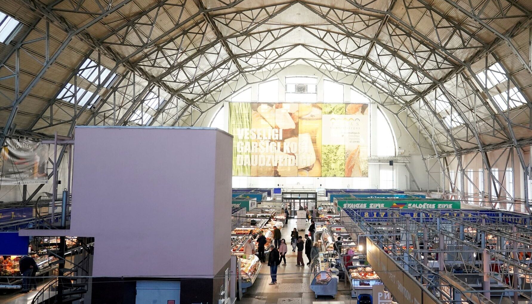 Visiem Rīgas Centrāltirgus gaļas tirgotājiem atrastas tirdzniecības vietas citos paviljonos