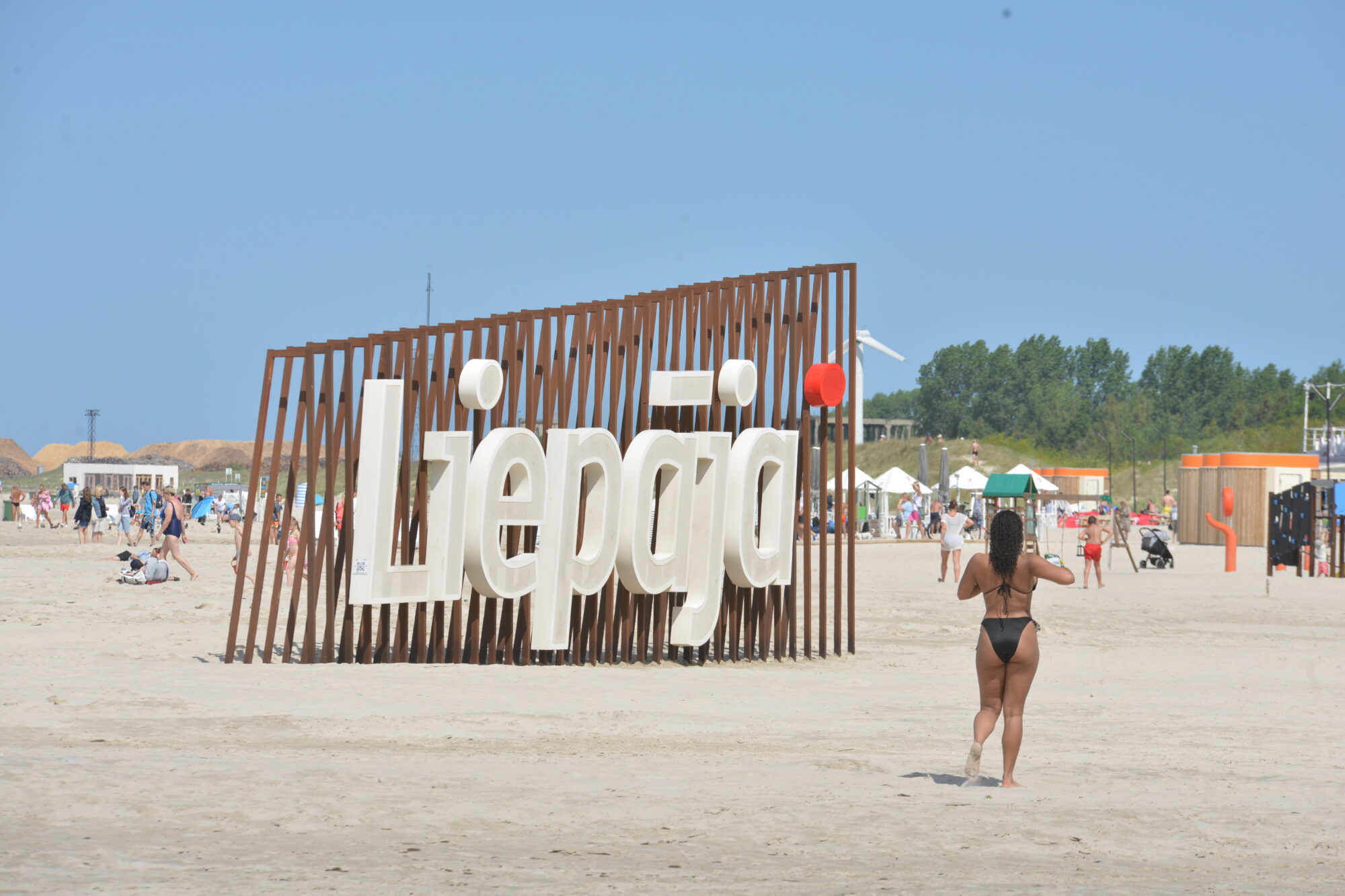 Trešdien gaiss sasils līdz +26 grādiem