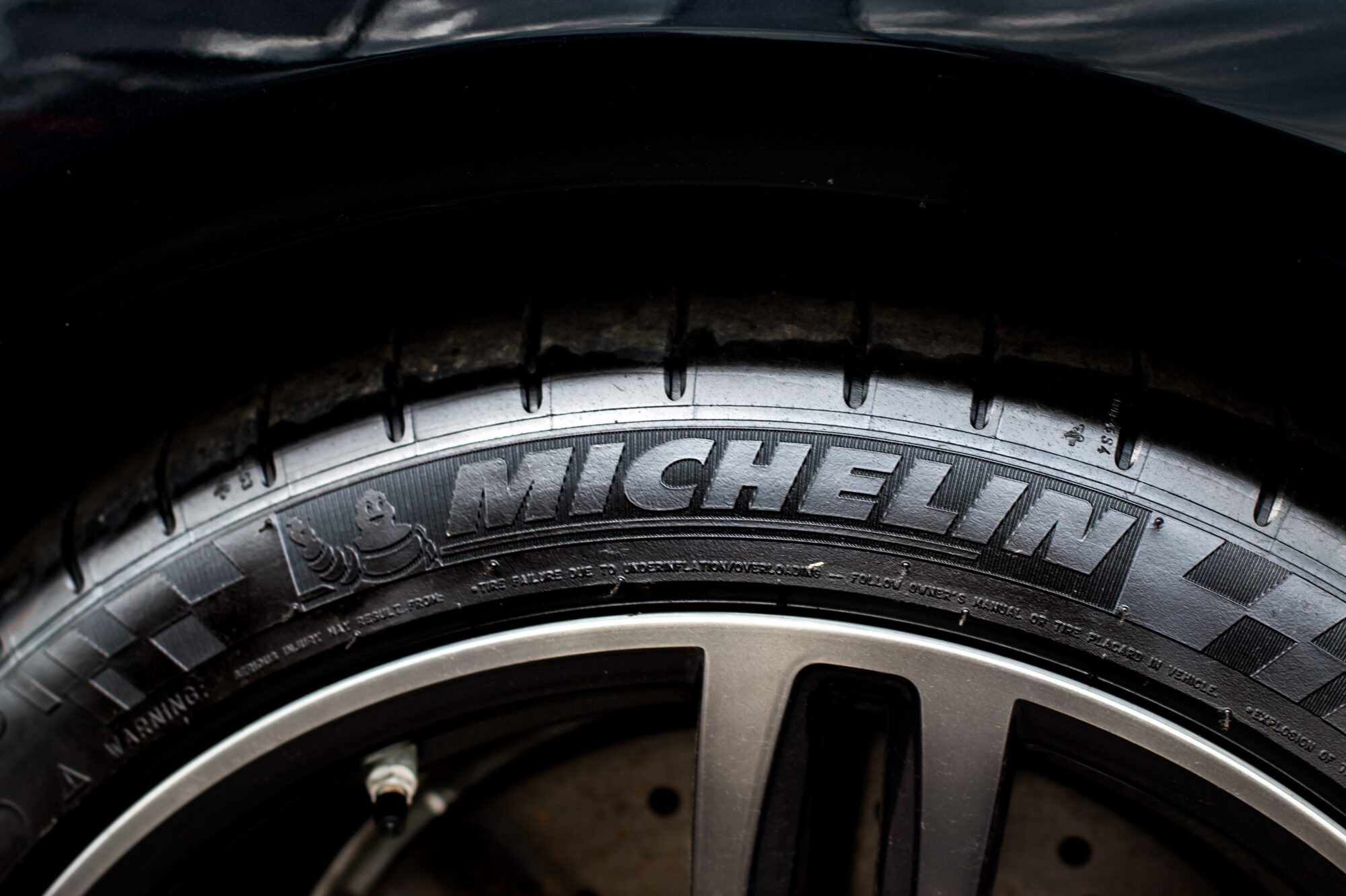“Michelin” ASV slēgs riepu ražotni