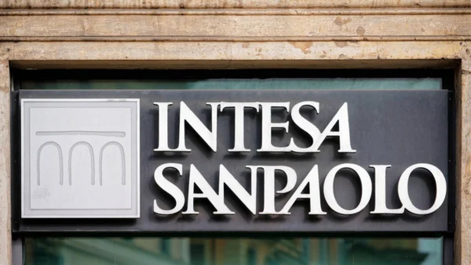 Itālijas banka “Intesa Sanpaolo” izsaka pārņemšanas piedāvājumu BMPS