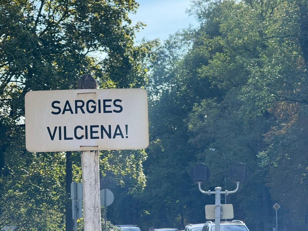 Rīgā iet bojā zem vilciena pakļuvis vīrietis