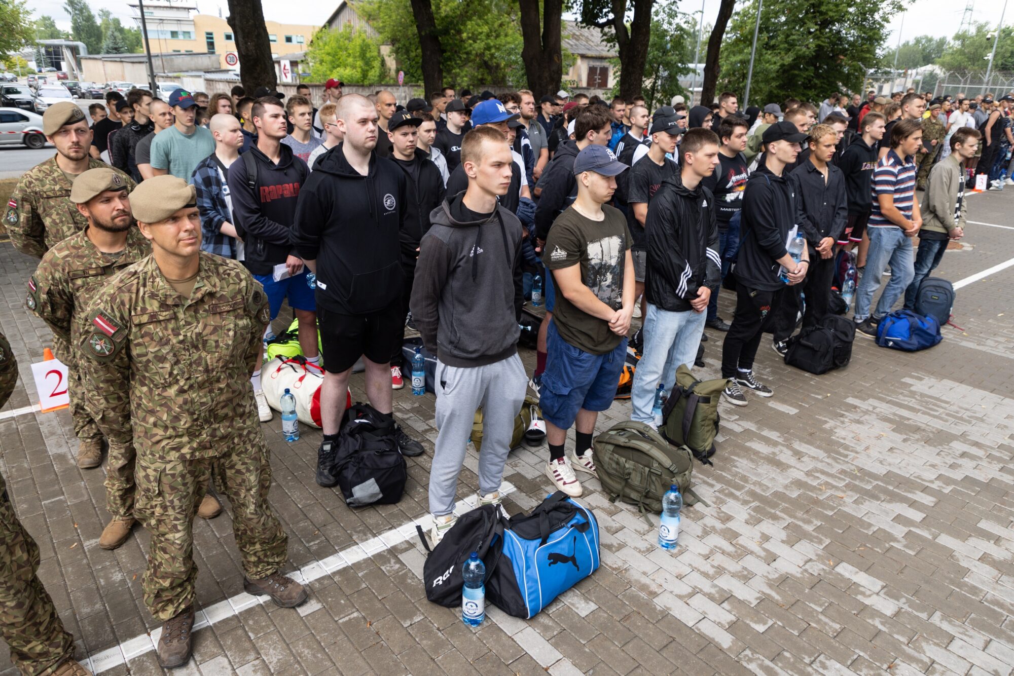 Līdz 30. septembrim jaunieši aicināti pieteikties nākamā gada valsts aizsardzības dienesta iesaukumiem