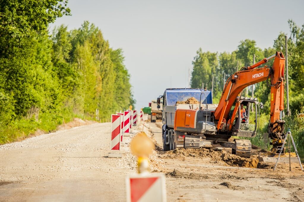 Būvdarbi notiek vairāk nekā 60 valsts ceļu posmos