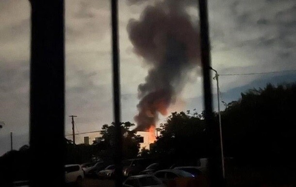 Video:  Pēc Ukrainas dronu uzbrukuma aizdegusies termoelektrostacija Simferopolē