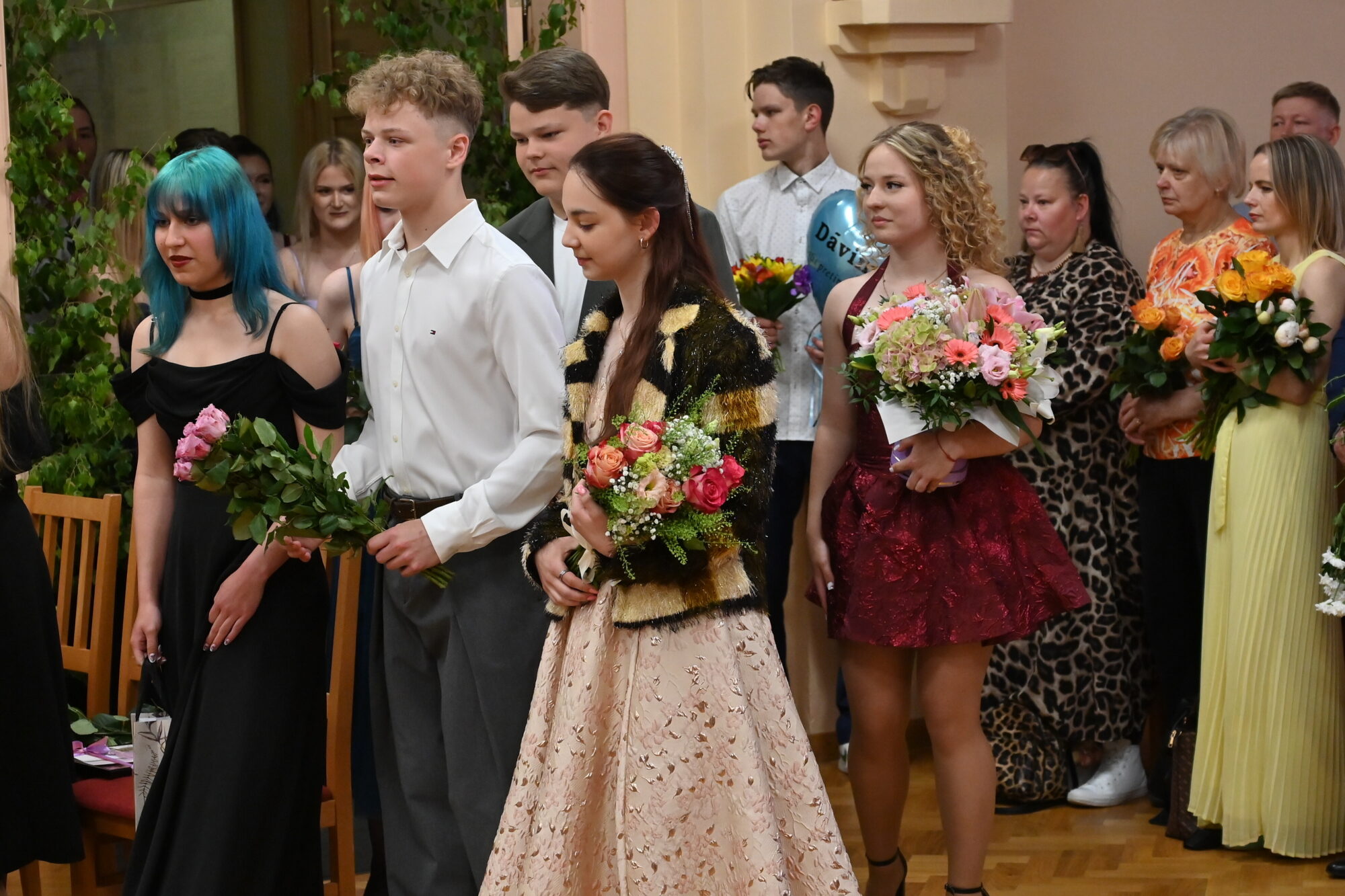 Foto: Deviņi gadi vienā mirklī. Liepājā sākas izlaidumu laiks
