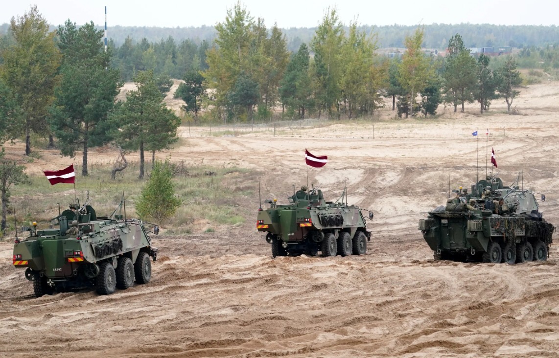 Latvija un Somija izstrādās jaunu militāro transportlīdzekļu sistēmu