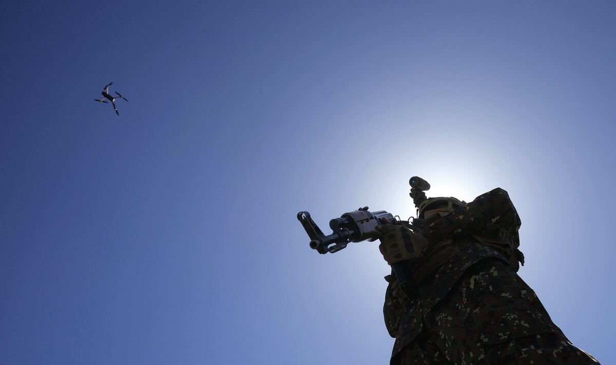 Krievija uzbrukusi Ukrainai ar divām raķetēm un 221 dronu