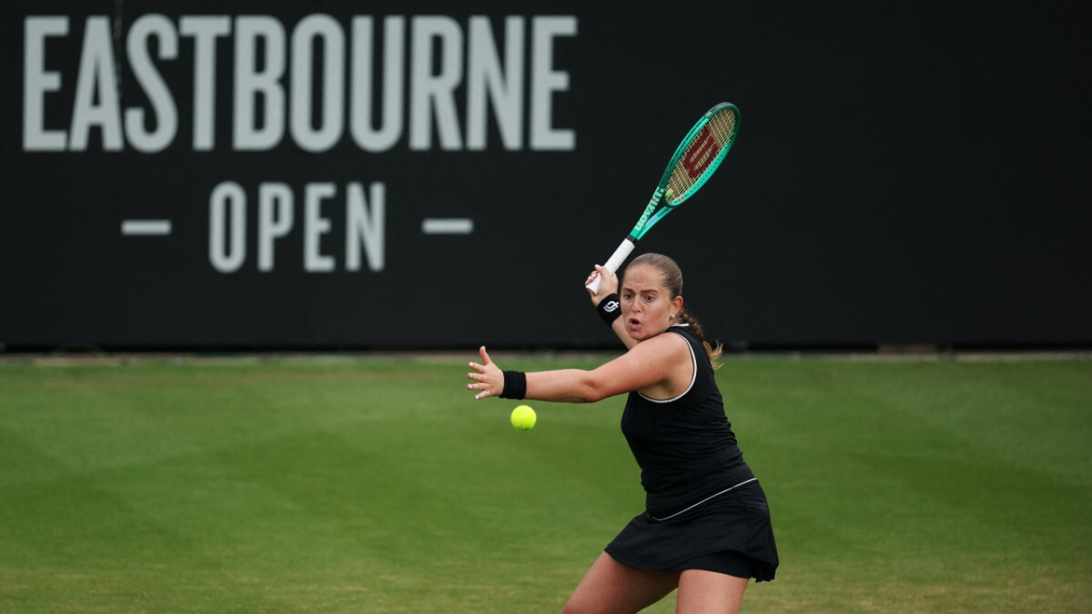 Ostapenko nepabeidz Īstbornas “WTA 250” turnīra pusfināla spēli