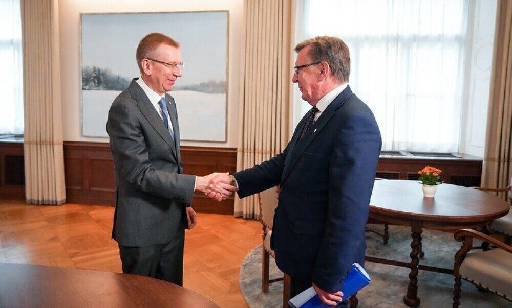Valsts prezidents ar finanšu ministru pārrunā budžeta sagatavošanas gaitu
