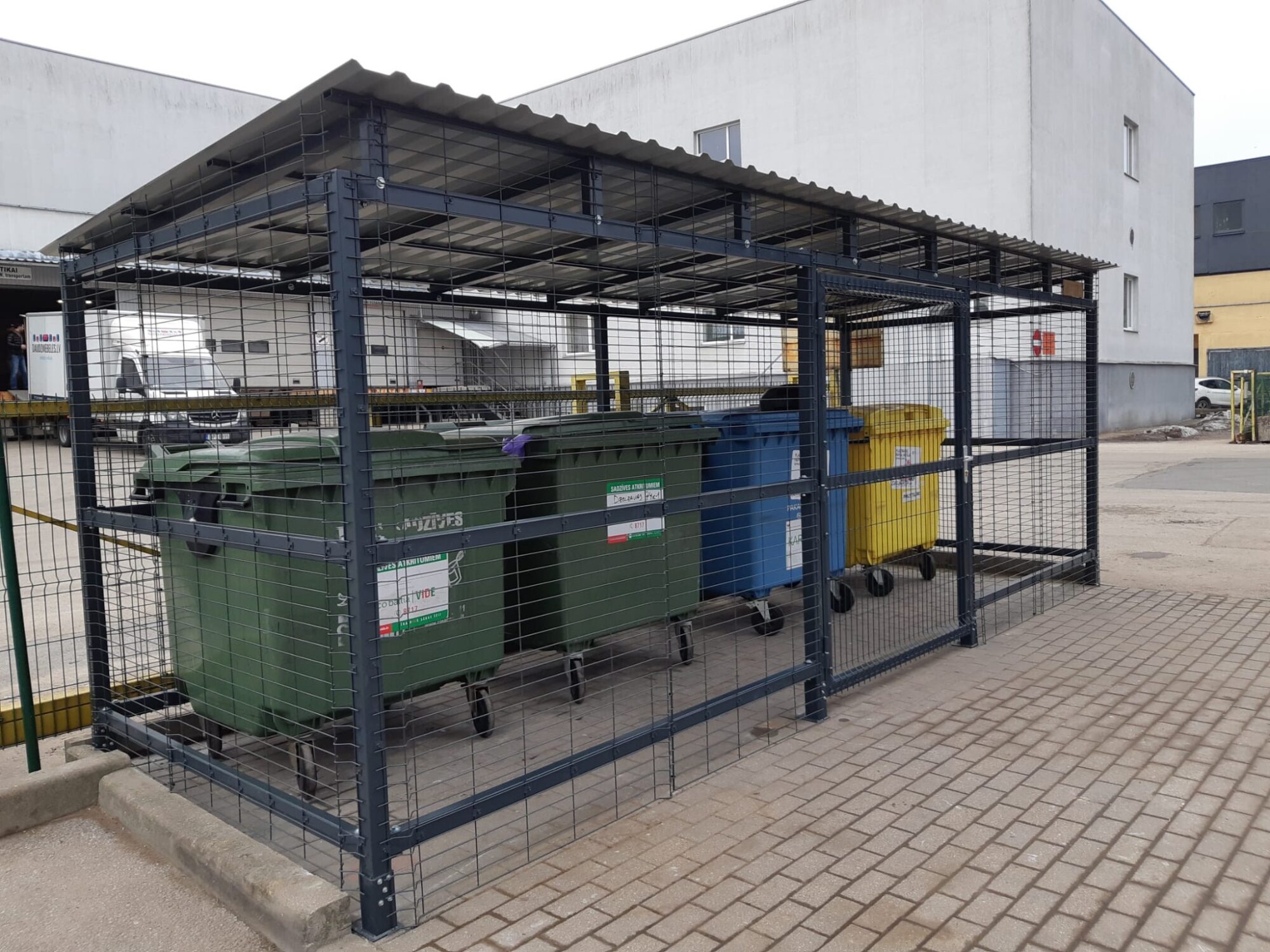 Rīgā un Pierīgā no piektdienas samazināsies maksa par atkritumu izvešanu