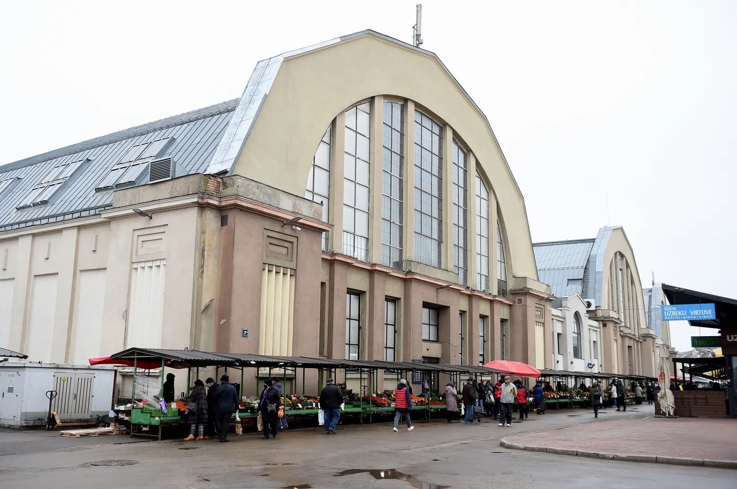 Būvniecības uzraugi pieprasījuši pārtraukt Centrāltirgus Gaļas paviljona ekspluatāciju