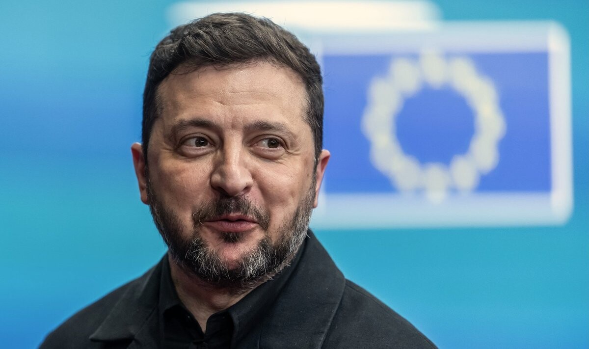 Aptauja: Prezidenta vēlēšanās Zelenskis zaudētu gan Zalužnijam, gan Budanovam, gan Fedorovam