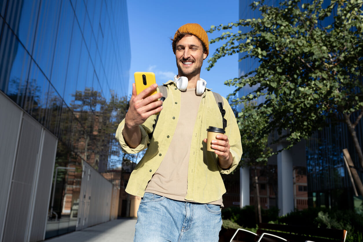 Cik patiesībā maksā mobilais internets ārzemēs un kā eSIM palīdz ietaupīt?