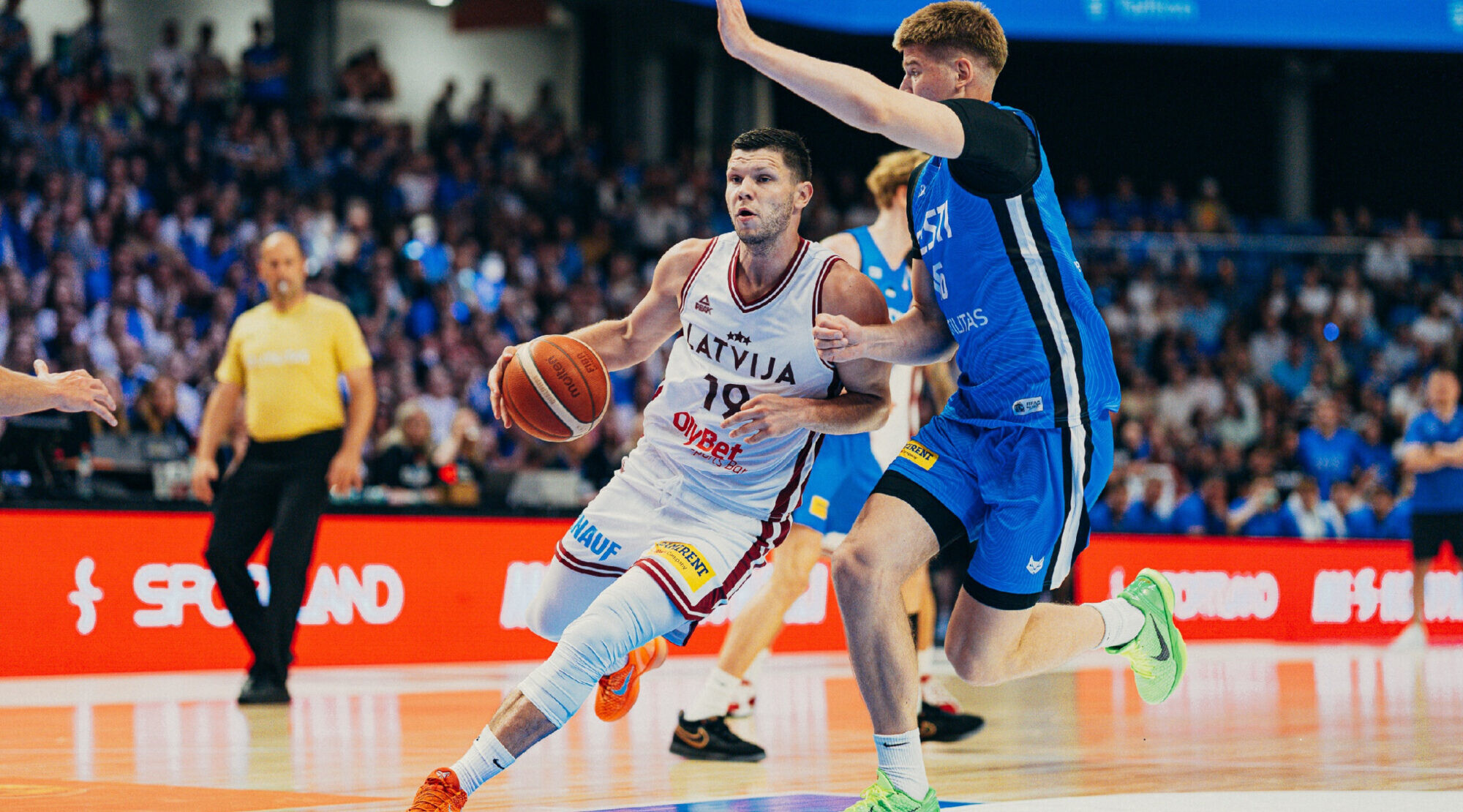 Latvijas basketbolisti pārbaudes spēlē piekāpjas Igaunijai