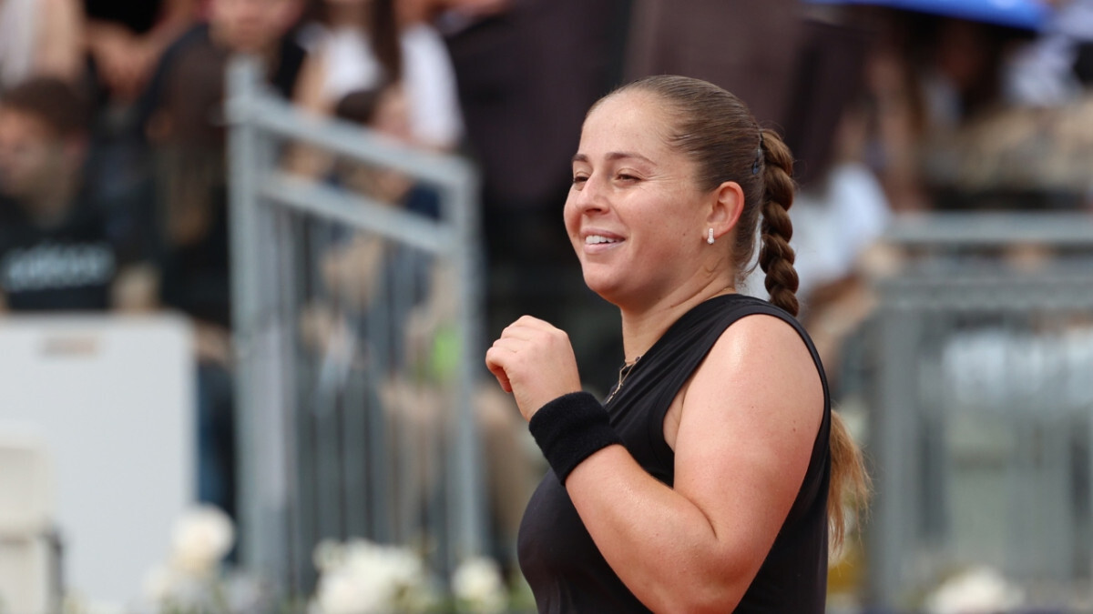 Ostapenko uzvara Īstbornas “WTA 250” turnīra dubultspēļu sacensību pirmajā kārtā