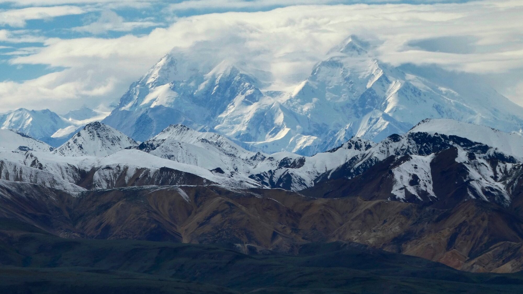 Ekspedīcijas dalībnieks: Denali bojāgājušie nokrita aptuveni 300 metrus pa stāvu sniega un ledus nogāzi