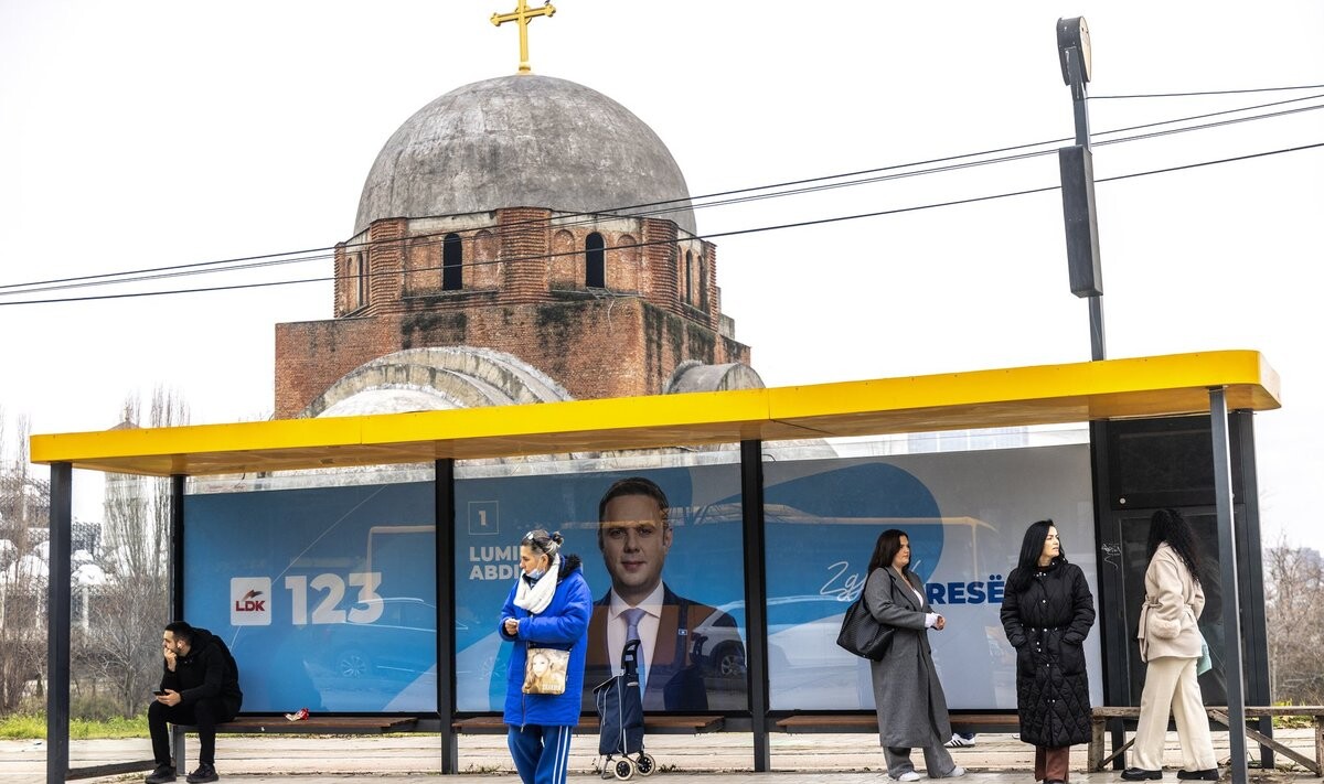 Kosovā notiek parlamenta pirmstermiņa vēlēšanas