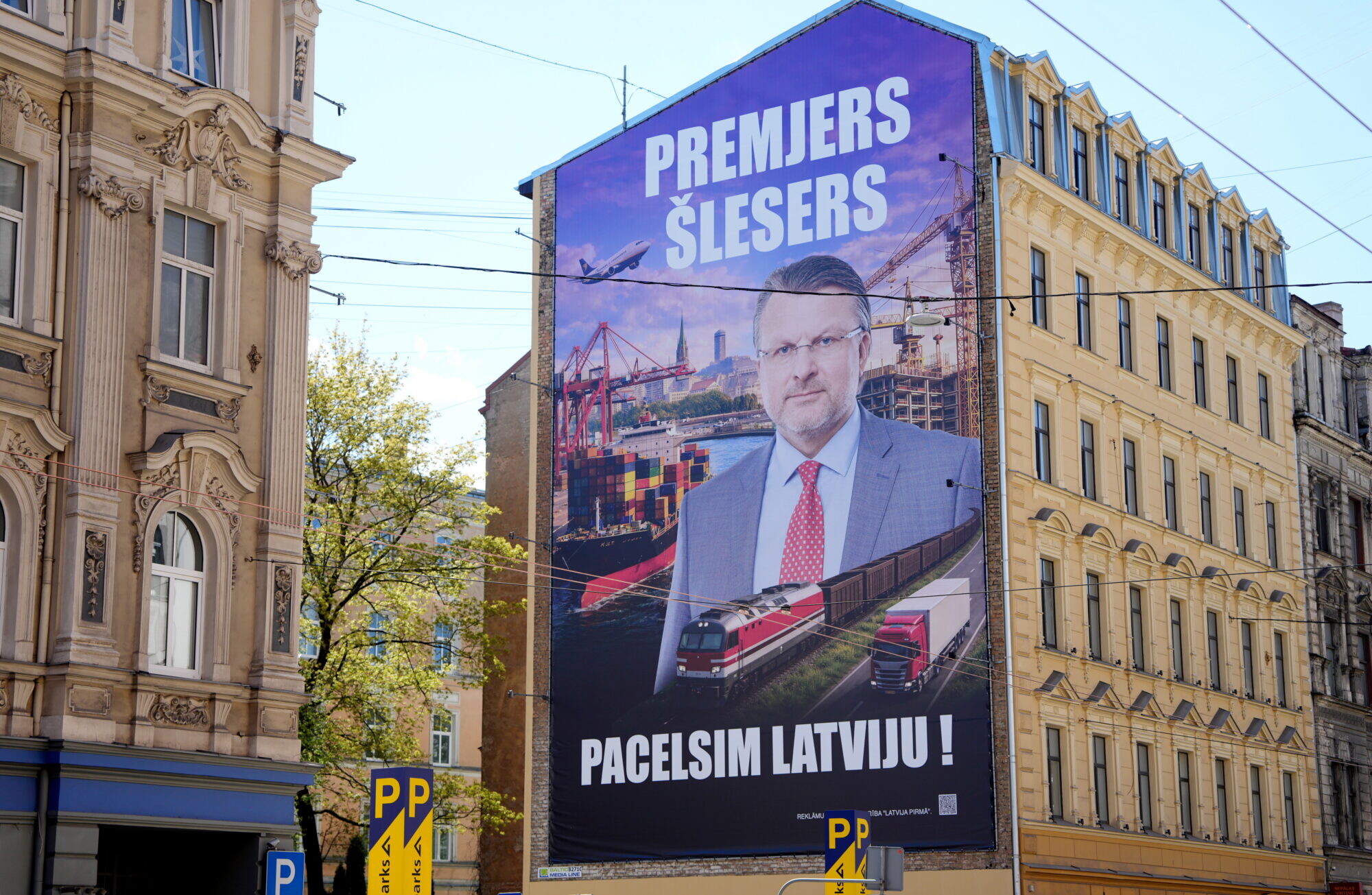 Par neatļautu reklāmas kampaņu Šlesera partija biedrībai līdz šim atmaksājusi 90 000 eiro no 340 000 eiro