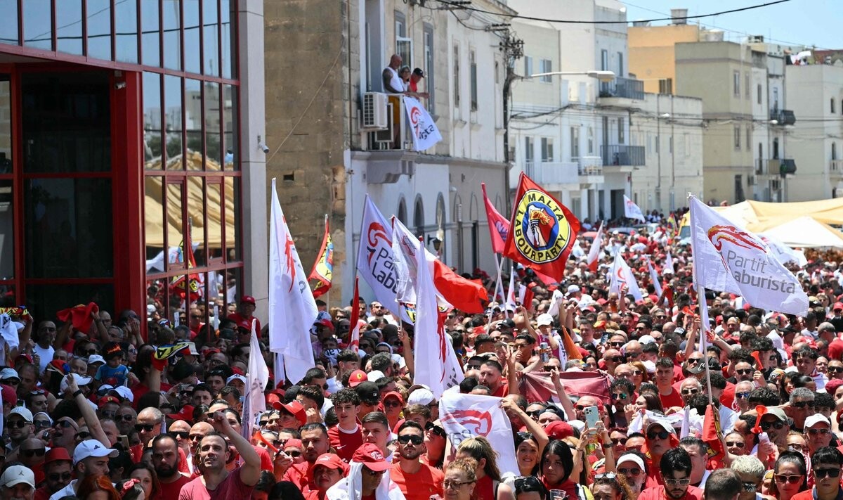 Maltā parlamenta vēlēšanās uzvarējusi valdošā Darba partija