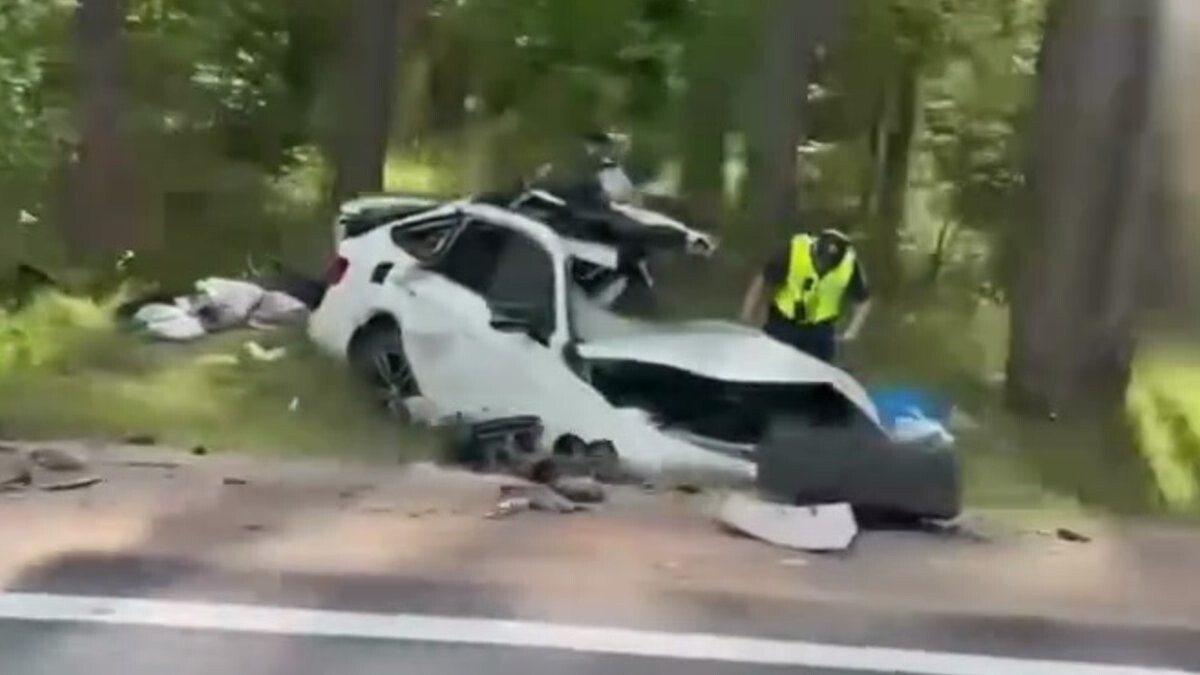 Video: Plīstot kravas automašīnas riepai, uz Rīgas apvedceļa gājusi bojā vieglās automašīnas vadītāja